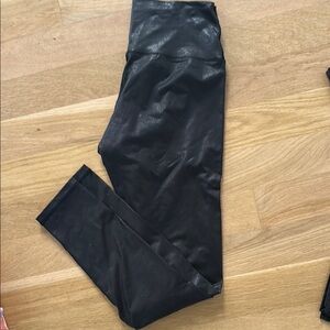 Aerie Black Shiny Leggings L